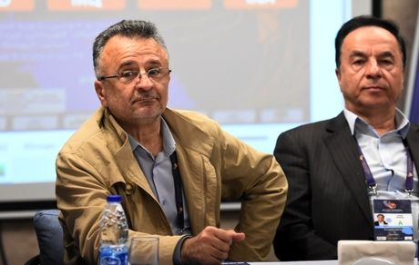 داورزنی: سرمربی تیم ملی والیبال تغییر نمی‌کند