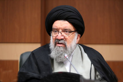 انتقاد امام جمعه موقت تهران از وعده‌های کذب نمایندگان و حقوق‌های نجومی