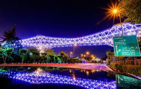 پل طبیعت آبی می‌شود
