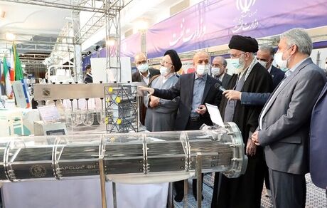 رهبر معظم انقلاب از نمایشگاه توانمندی‌های صنعتی دیدن کرد
