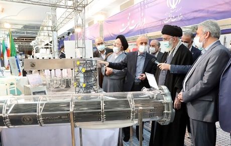 رهبر معظم انقلاب از نمایشگاه توانمندی‌های صنعتی دیدن کرد
