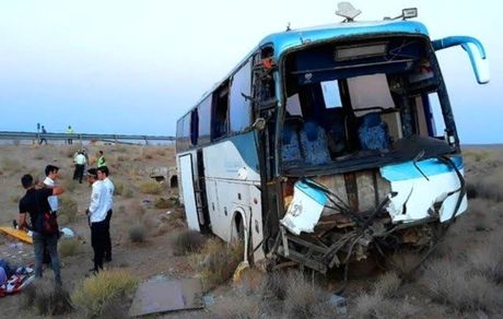 ۱۴ مصدوم در حادثه واژگونی اتوبوس در محور عسلویه به کنگان