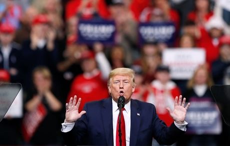 میت رامنی: پیروزی ترامپ در کسب نامزدی جمهوری‌خواهان در 2024 قطعی است