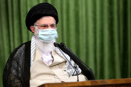 رهبر انقلاب به آمریکایی‌ها:  می‌خواستید برای ما تابستان داغ رقم بزنید، خودتان درگیرش شدید