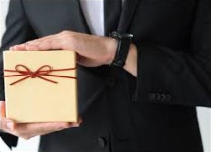 دریافت هدایای شخصی نامتعارف و مرتبط با مسئولیت توسط شهرداران، دهیاران و اعضای شوراهای شهر و روستا  ممنوع شد