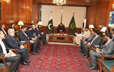 اعلام آمادگی ایران برای خرید دام زنده از پاکستان و ایفای نقش در انتقال گاز به این کشور