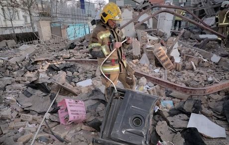 تخریب ساختمان سرایاری یک مدرسه در مشهد بر اثر انفجار گاز/یک نفر جان باخت