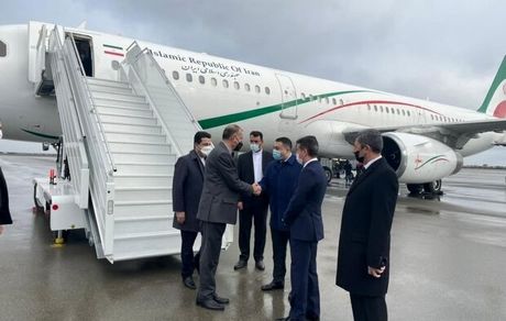 وزیر امور خارجه وارد باکو شد