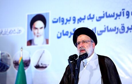 امروز جبهه تولید قدرت در کشور رفع مشکلات مردم است