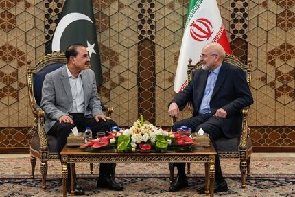 قالیباف در دیدار با فرمانده ارتش پاکستان: به آمریکا اعتمادی نداریم / از حقوق ملت عدول نمی‌کنیم