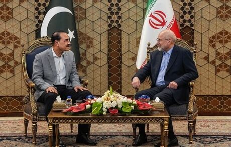 قالیباف در دیدار با فرمانده ارتش پاکستان: به آمریکا اعتمادی نداریم / از حقوق ملت عدول نمی‌کنیم