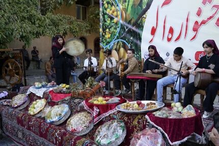 جشنواره آلو در ماسوله غرب برگزار شد