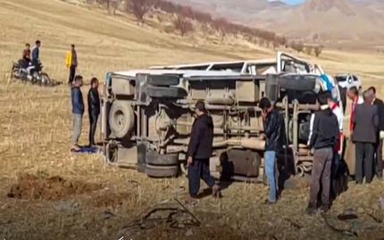 ۱۶ دانش‌آموز در واژگونی مینی‌بوس در دلفان مصدوم شدند