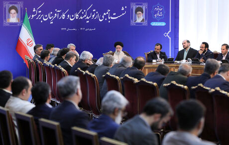 هیچ تصمیمی در بخش اقتصادی بدون نظر فعالین بخش خصوصی گرفته نشود