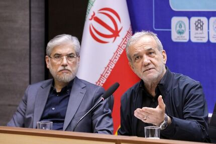 رئیس جمهور: باید نگاه‌های تنگ‌نظرانه را کنار گذاشت / نخبگان را بپذیریم