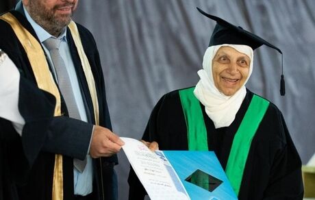 فارغ التحصیل شدن زن فلسطینی ۸۵ساله از دانشگاه