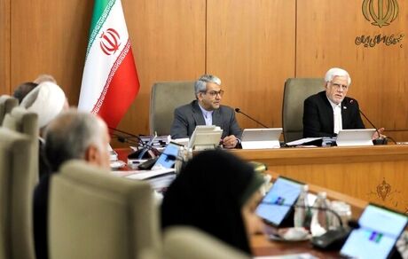 عارف: داوطلب تحریم نیستیم