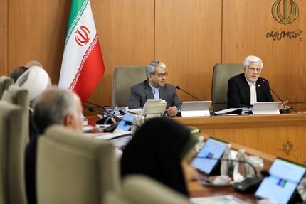 عارف: داوطلب تحریم نیستیم