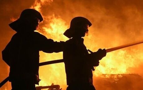 مهار آتش‌سوزی گسترده انبار ضایعات کاغذ و کارتن در قدس