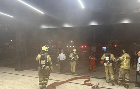 آتش‌سوزی مهیب در یک برج مسکونی ۲۵ طبقه در تهران