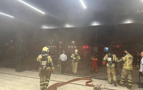 آتش‌سوزی مهیب در یک برج مسکونی ۲۵ طبقه در تهران