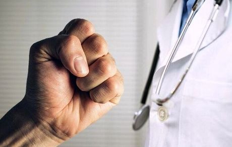 یکی از کارکنان اورژانس ۱۱۵ زابل مورد ضرب و شتم قرار گرفت