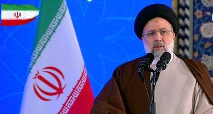 مردم ایران در روز جمهوری اسلامی تصمیم گرفتند دین بر سرنوشت آنها حاکم باشد