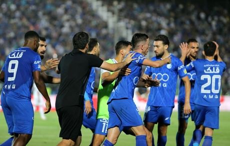 ادامه ناکامیهای استقلال با سوتیهای مدافع چند ۱۰۰ میلیاردی این بار مقابل تیم ده نفره