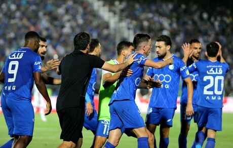 ادامه ناکامی‌های استقلال با سوتی‌های مدافع چند ۱۰۰ میلیاردی این بار مقابل تیم ده نفره