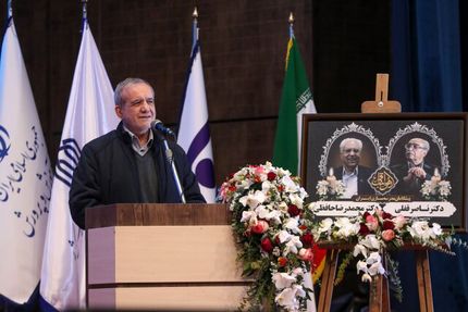 رئیس جمهور: باید دست در دست ریشه تنش‌های اجتماعی را برطرف کنیم / نمی‌توانم بپذیرم که مردم دچار سختی و مشکل باشند