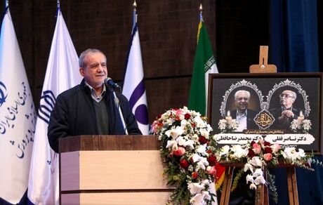 رئیس جمهور: باید دست در دست ریشه تنش‌های اجتماعی را برطرف کنیم / نمی‌توانم بپذیرم که مردم دچار سختی و مشکل باشند