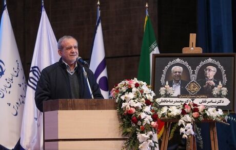 رئیس جمهور: باید دست در دست ریشه تنش‌های اجتماعی را برطرف کنیم / نمی‌توانم بپذیرم که مردم دچار سختی و مشکل باشند