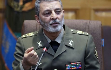 خدمتگزاران بهداشت و درمان، مدافعان خط مقدم دفاع از سلامت مردم هستند