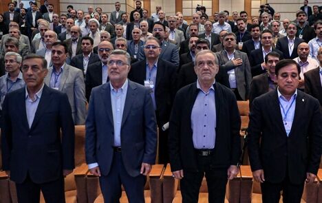 رئیس جمهور از ۱۲ نام آور پزشکی ایران تجلیل کرد