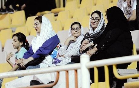 حضور بانوان در ورزشگاه به لیگ دسته یک رسید