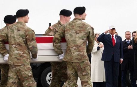 مراسم بازگرداندن ۶ نظامی آمریکایی کشته شده در حمله پهپادی ایران با حضور ترامپ برگزار شد