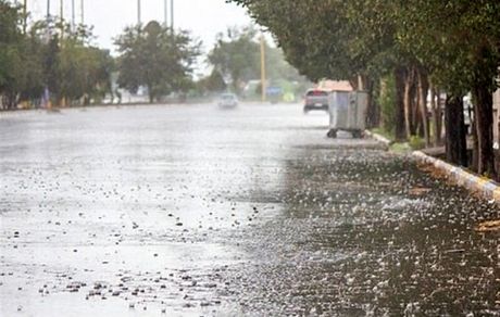 بارش شدید باران، خیابان‌های اهواز را به دریا تبدیل کرد + ویدئو