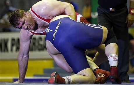 شکست هادی مقابل زارع/ پیروزی شعبانی، یزدانی و قاسمپور در مسابقات انتخابی تیم ملی کشتی