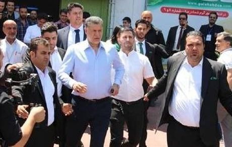 ازدحام جمعیت برای دیدن علی دایی