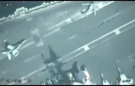 پرواز پهپادهای ایرانی بر فراز ناو هواپیمابر آمریکایی