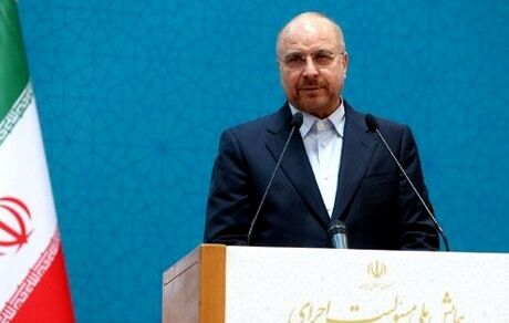 در خدمات عمومی حق نداریم خودمان را با قبل از انقلاب اسلامی مقایسه کنیم / در حکمرانی نو باید با سایر کشورها قابل مقایسه و رقابت باشیم