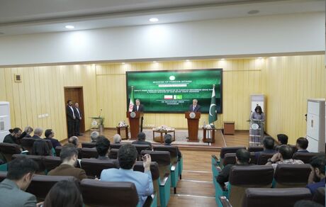 عراقچی: در زمان مناسب، پاسخ رژیم صهیونیستی را خواهیم داد / تروریست تهدیدی برای هر دو کشور ایران و پاکستان است