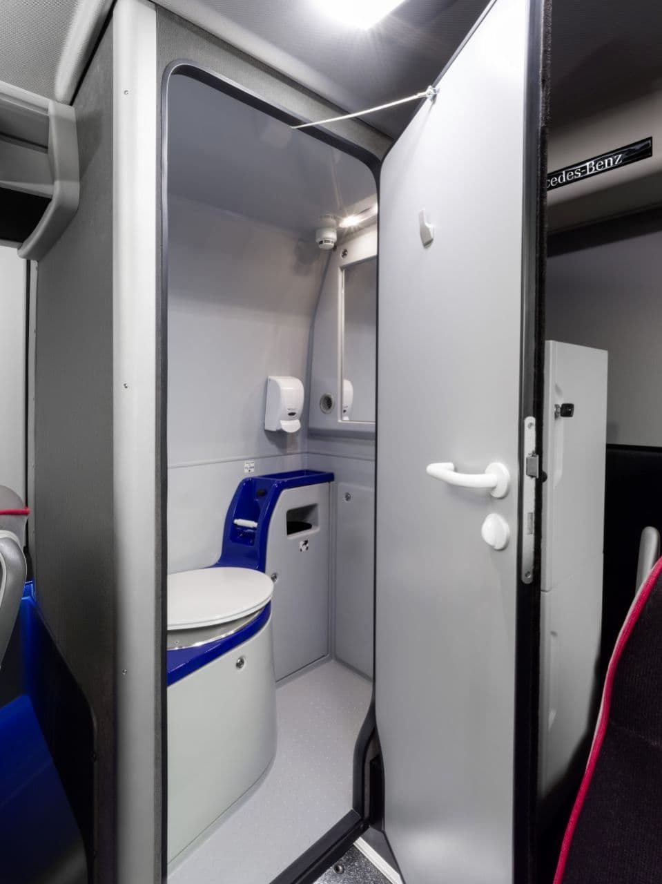 جدیدترین اتوبوس لوکس مرسدس بنز