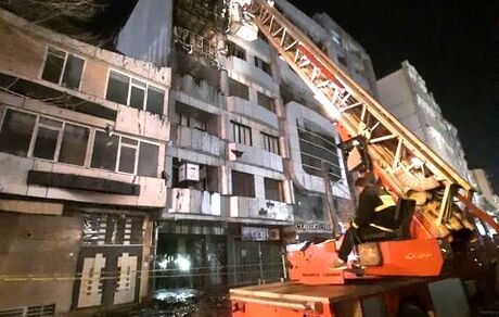 ۱۰ مصدوم در آتش سوزی ساختمان شش طبقه در شهر کرمانشاه
