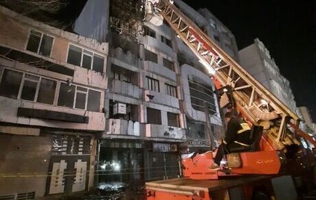 ۱۰ مصدوم در آتش سوزی ساختمان شش طبقه در شهر کرمانشاه