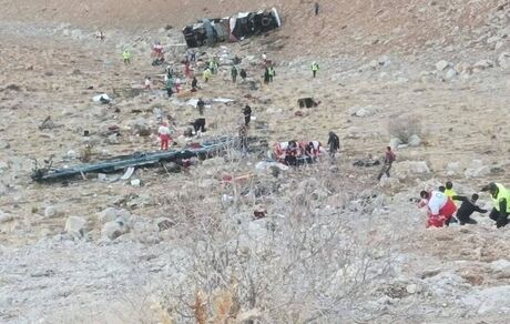 راننده اتوبوس واژگون شده تهران یاسوج زنده پیدا شد