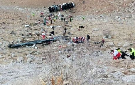 راننده اتوبوس واژگون شده تهران یاسوج زنده پیدا شد