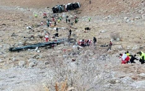 راننده اتوبوس واژگون شده تهران یاسوج زنده پیدا شد