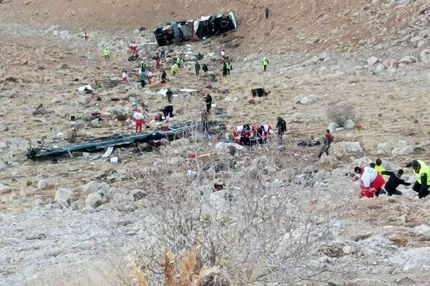 راننده اتوبوس واژگون شده تهران یاسوج زنده پیدا شد