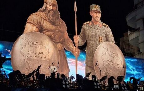 مجسمه «زانو زنندگان برابر ایران» در میدان انقلاب رونمایی شد